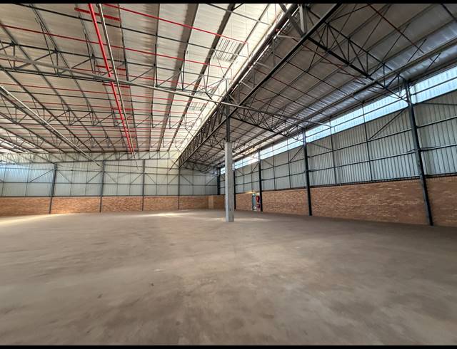 1,765M² WAREHOUSE TO LET IN AIRPORT PARK
